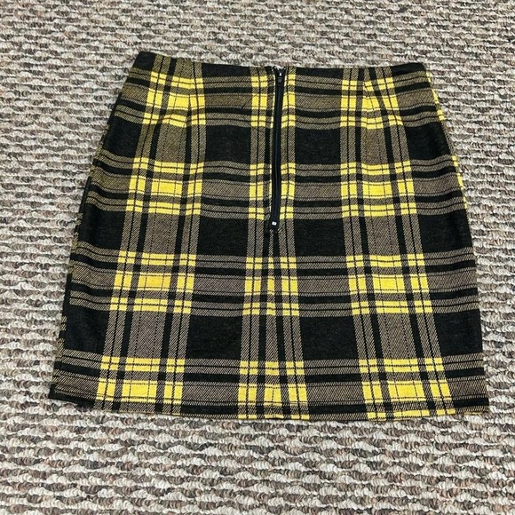 Y2K Yellow and Black Plaid Skirt - Picture 2 of 5